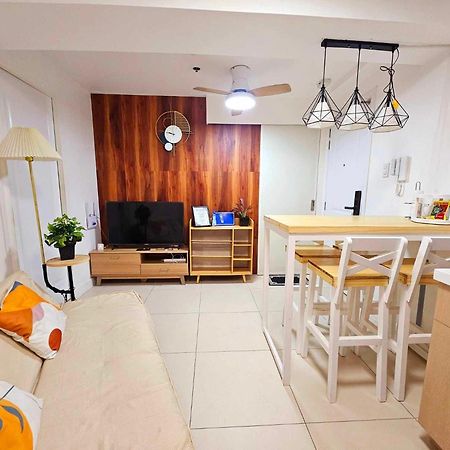 Acellyne'S Suites At The Residences At Commonwealth By Century Кесон Сити Екстериор снимка