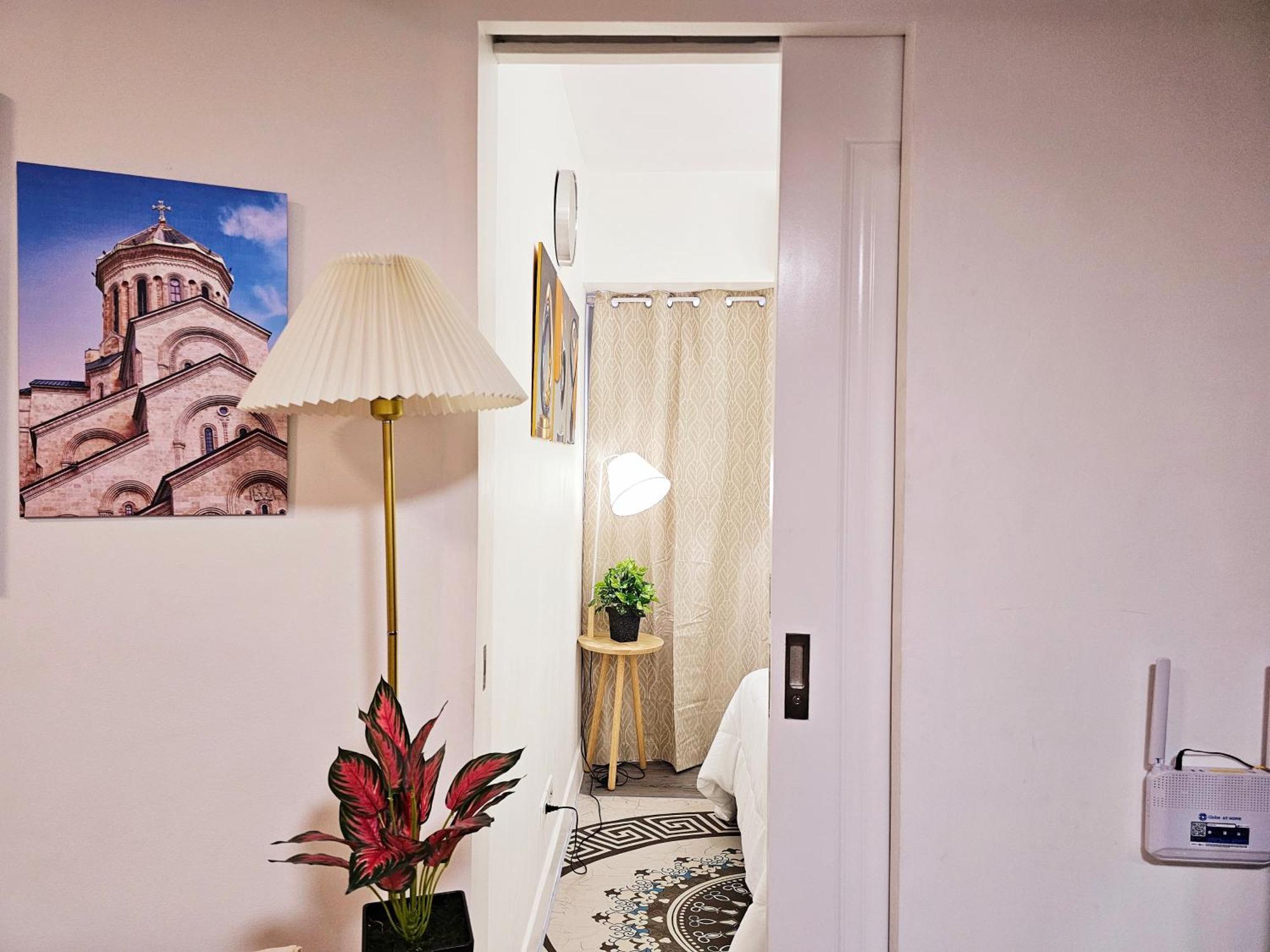 Acellyne'S Suites At The Residences At Commonwealth By Century Кесон Сити Екстериор снимка