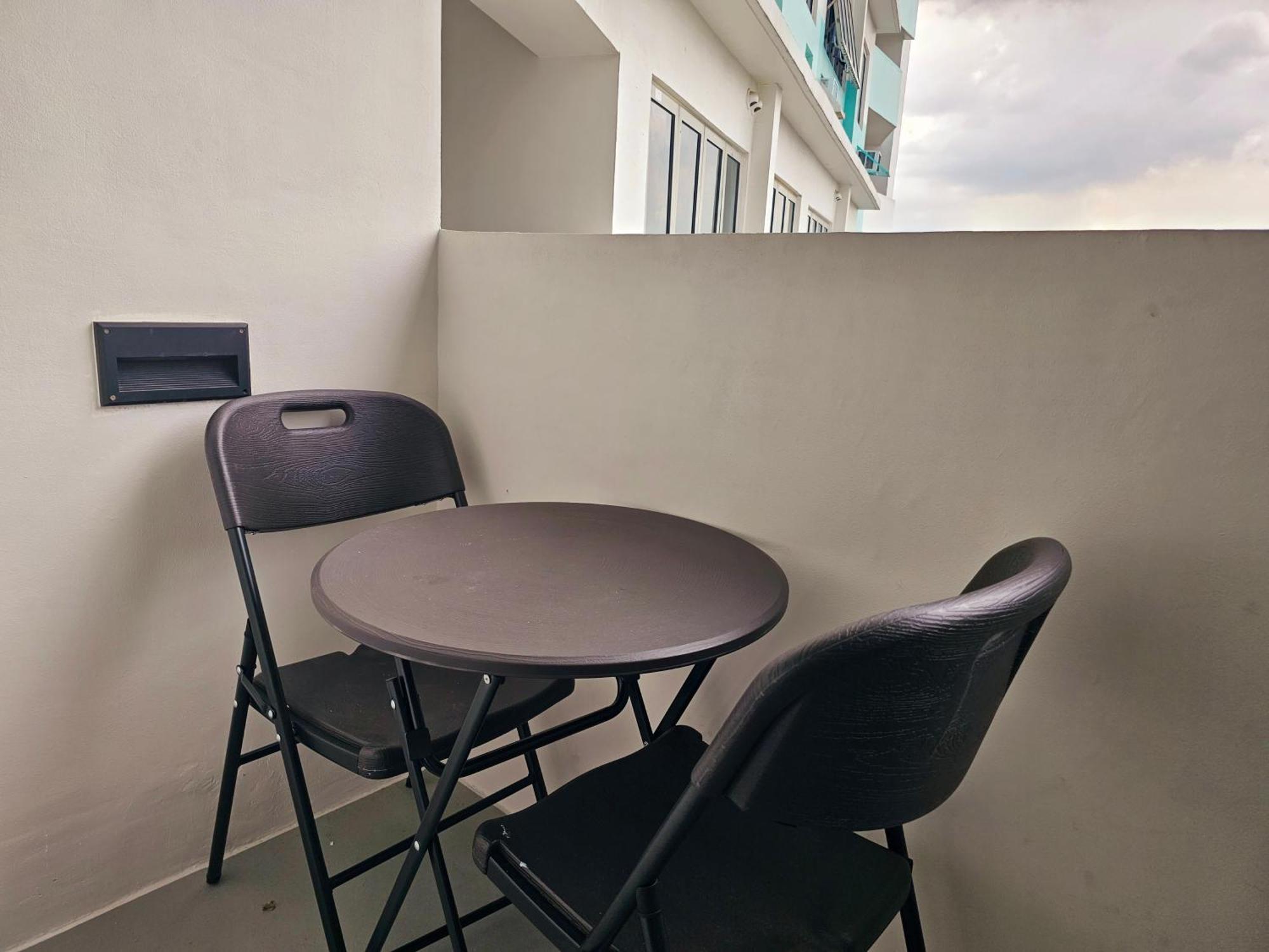 Acellyne'S Suites At The Residences At Commonwealth By Century Кесон Сити Екстериор снимка
