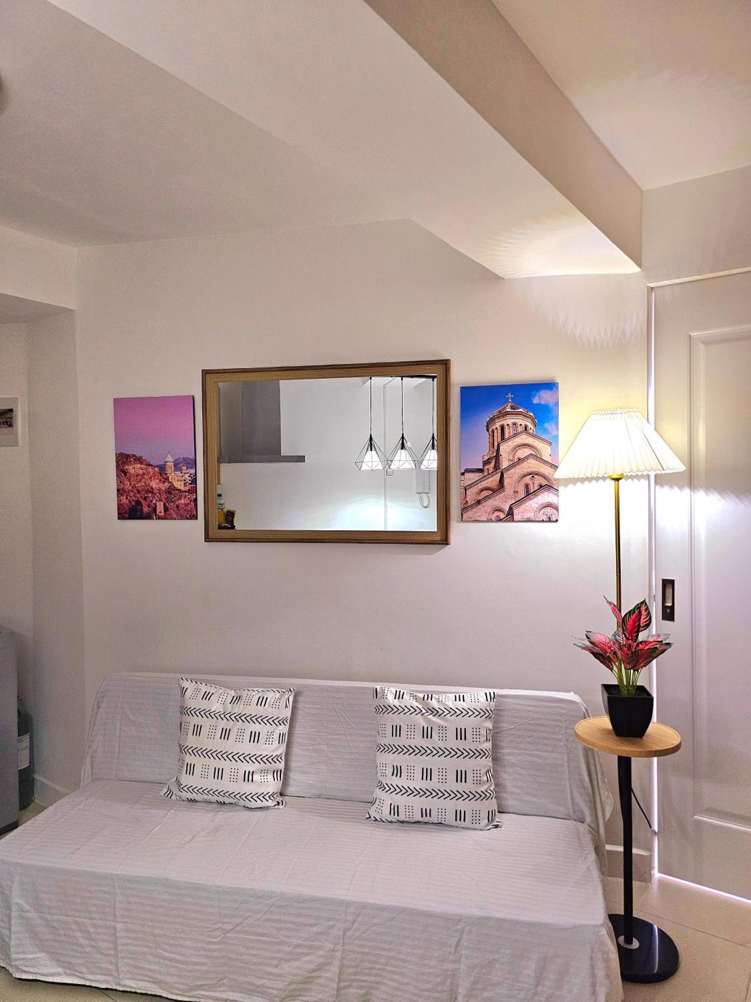 Acellyne'S Suites At The Residences At Commonwealth By Century Кесон Сити Екстериор снимка