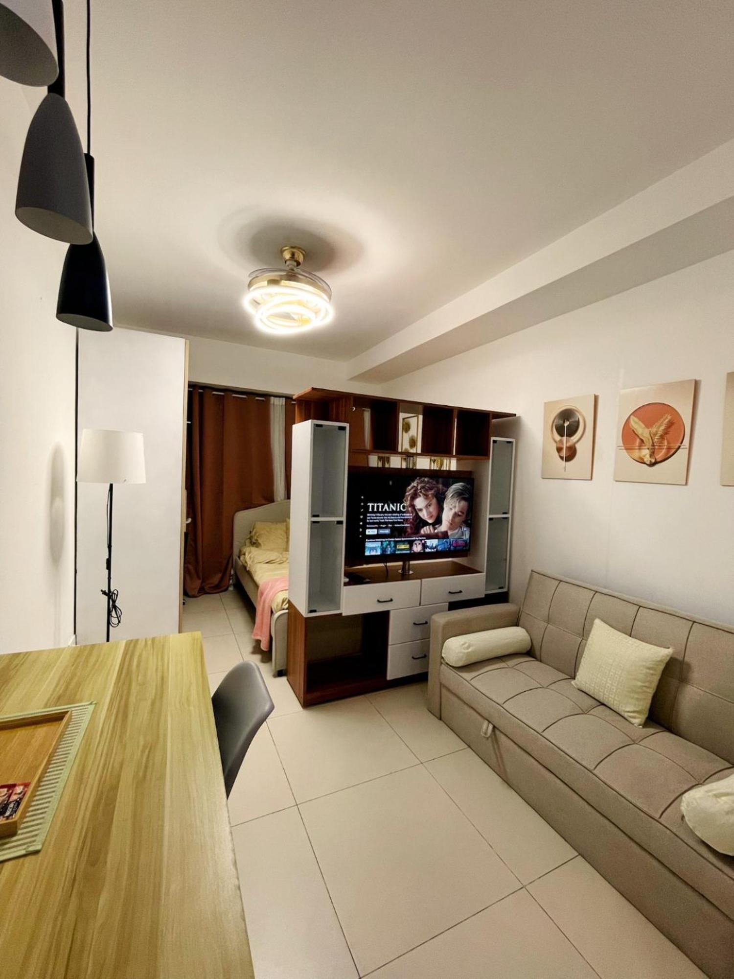 Acellyne'S Suites At The Residences At Commonwealth By Century Кесон Сити Стая снимка