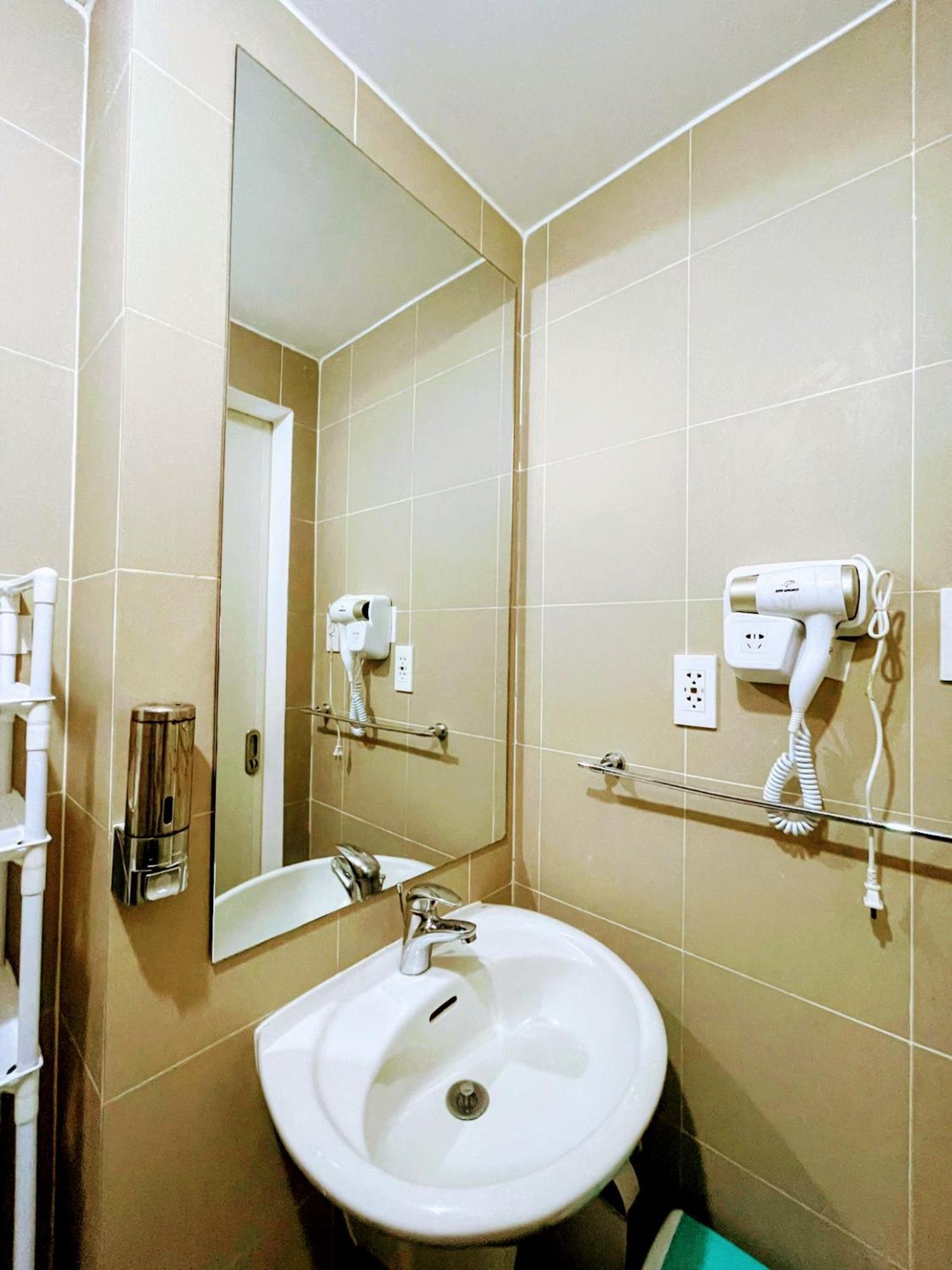 Acellyne'S Suites At The Residences At Commonwealth By Century Кесон Сити Стая снимка