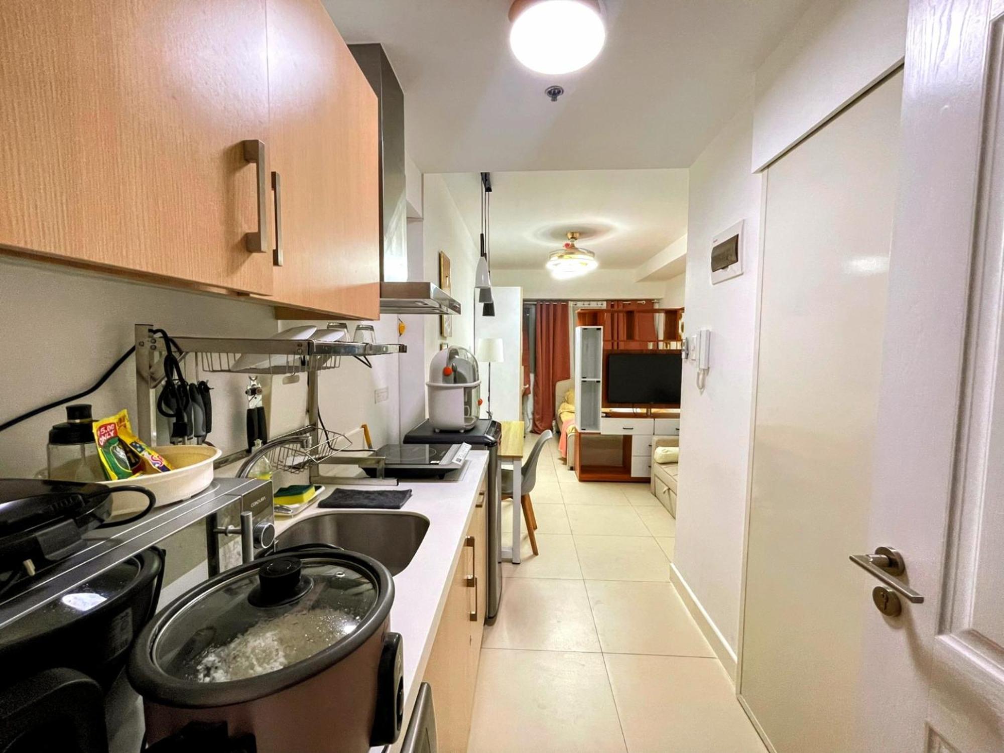 Acellyne'S Suites At The Residences At Commonwealth By Century Кесон Сити Стая снимка