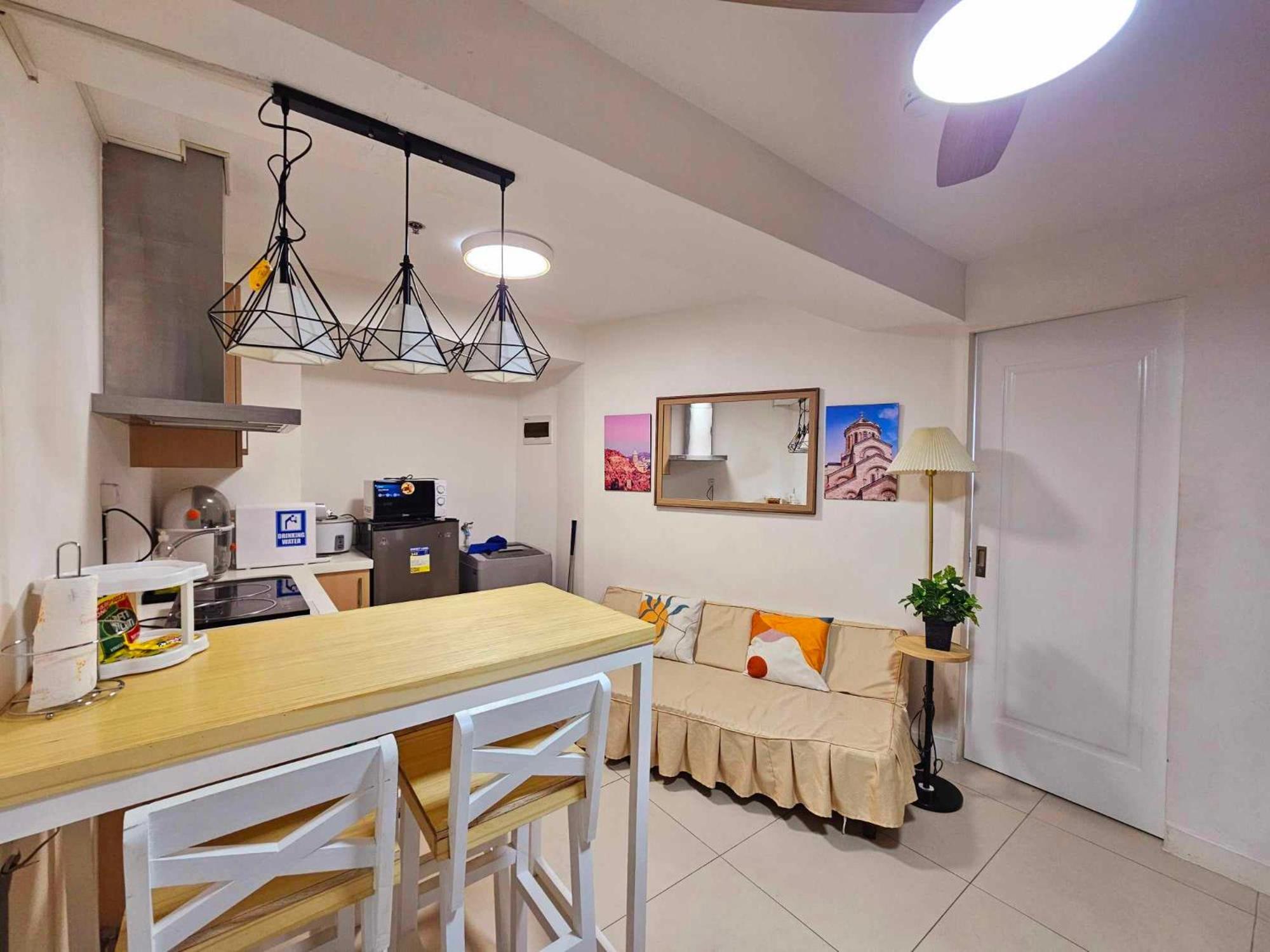 Acellyne'S Suites At The Residences At Commonwealth By Century Кесон Сити Екстериор снимка